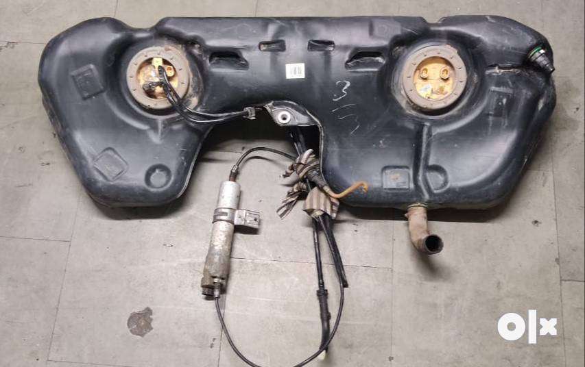 BMW 320D FUEL TANK WITH PUMP - Spare Parts - 1745695990