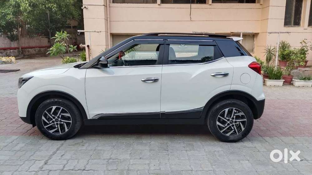 Mahindra Xuv300 1.2 W8 (o) Amt Dual Tone Petrol, 2022, Petrol