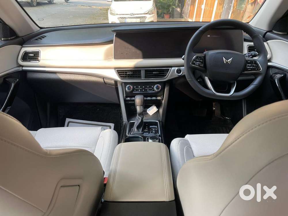 Mahindra Xuv700 2.2 Ax 7 Diesel At Luxury Pack Str, 2024, Diesel