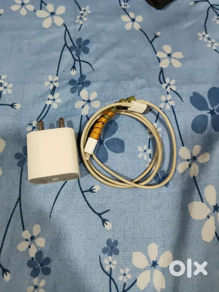 iPhone 14 cable and adepter