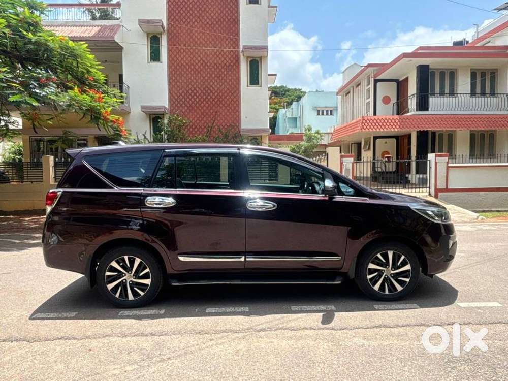 Toyota Innova Crysta 2.8z Automatic, 2022, Diesel