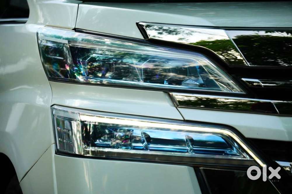 Toyota Vellfire 2.5 Hybrid, 2022, Petrol