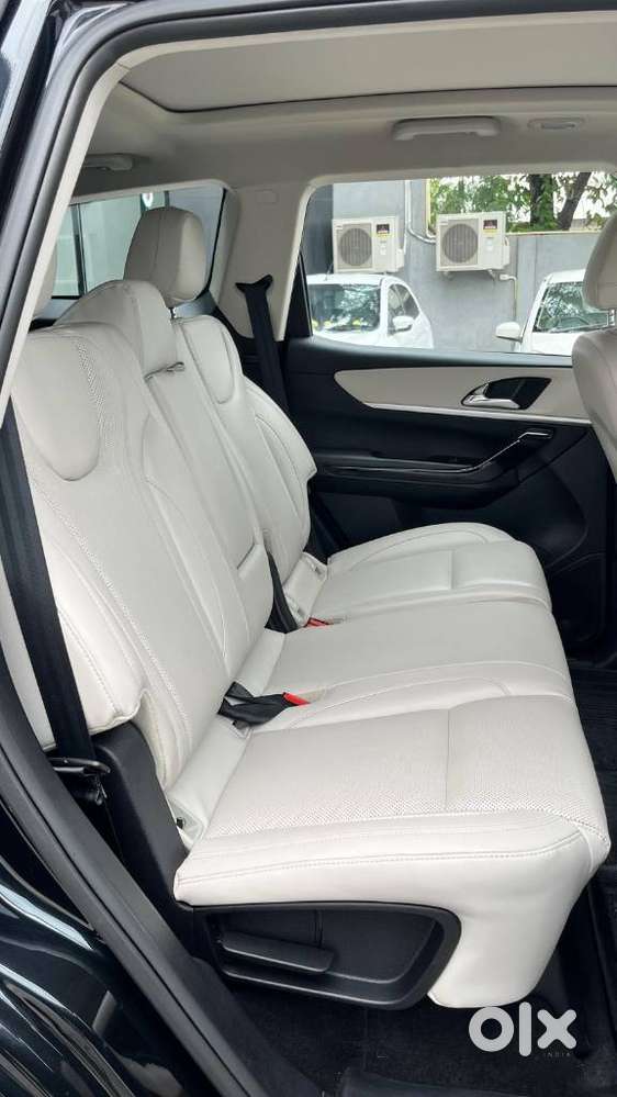 Mahindra Xuv700 2.0 Ax 7 Petrol At Luxury Pack Str, 2024, Petrol