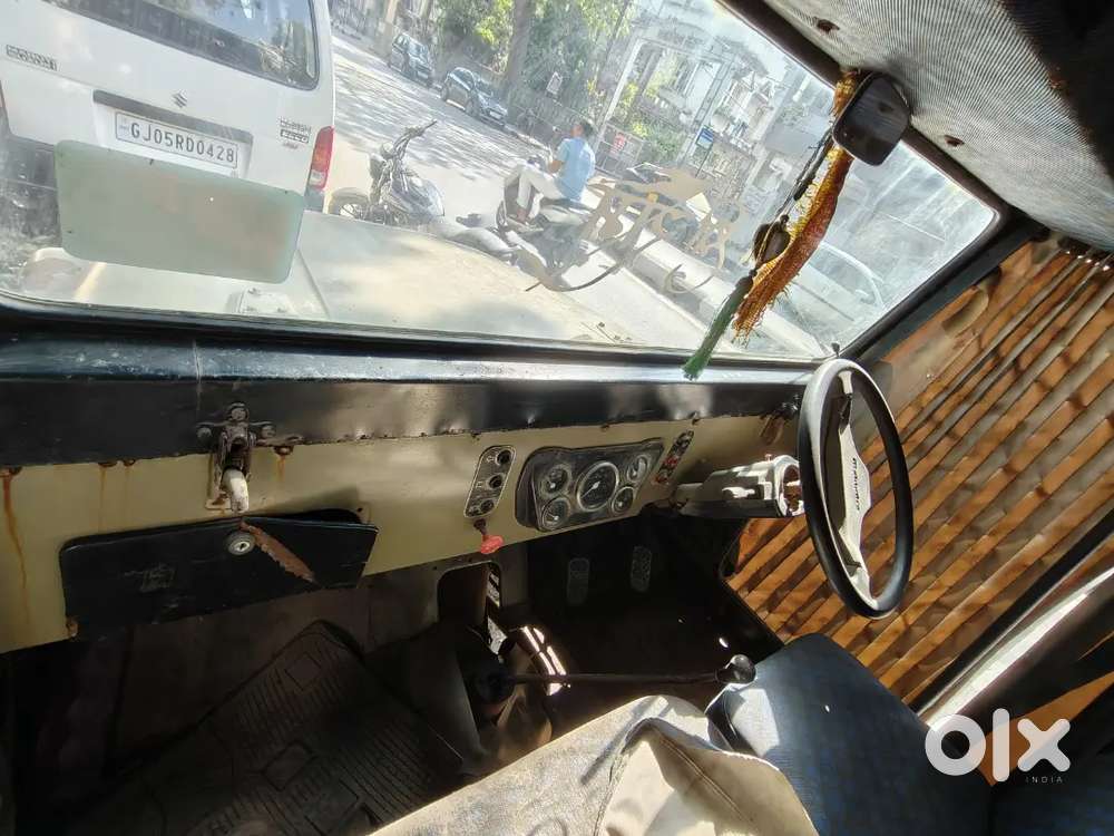Mahindra Jeep 2000