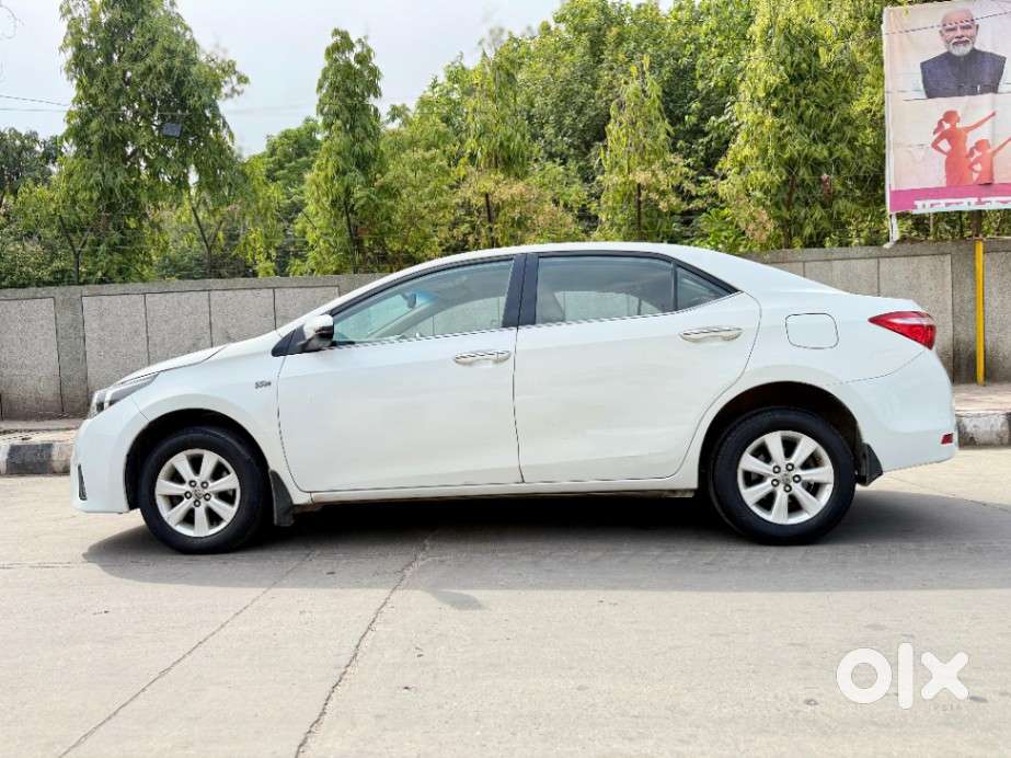 Toyota Corolla Altis G At, 2015, Petrol