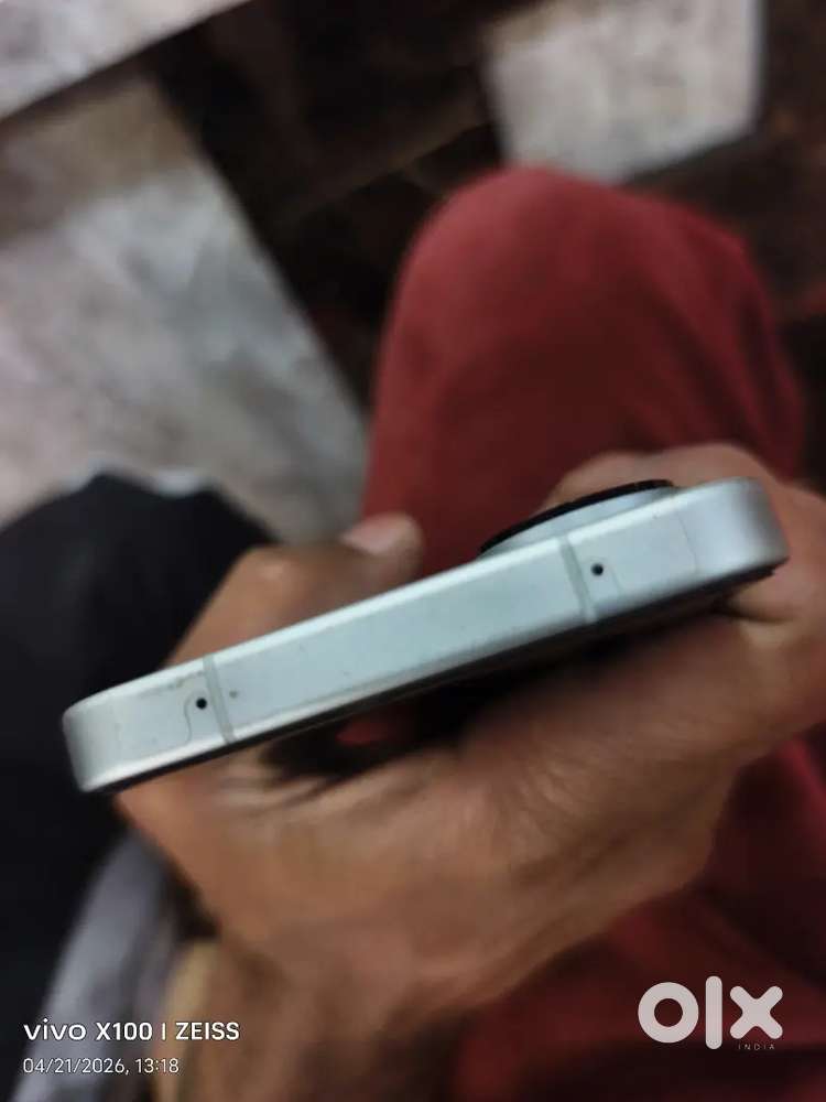 Vivo x200 fe 16+16 512. 1 year old