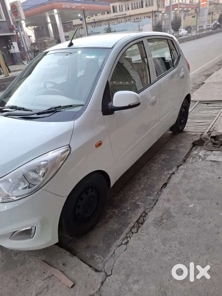 2013 Hyundai I10 Sportz  White, Petrol,new Tyres,excellent Condition