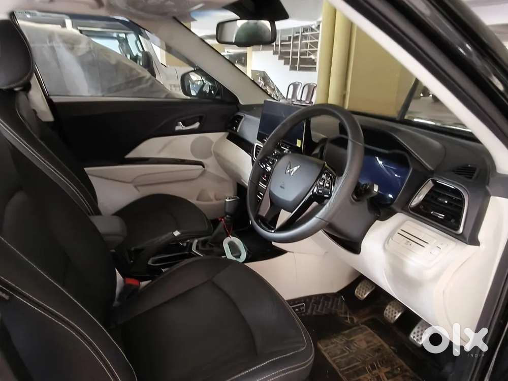 Mahindra Xuv 3xo Revx A 2025 Petrol 1730 Km Driven