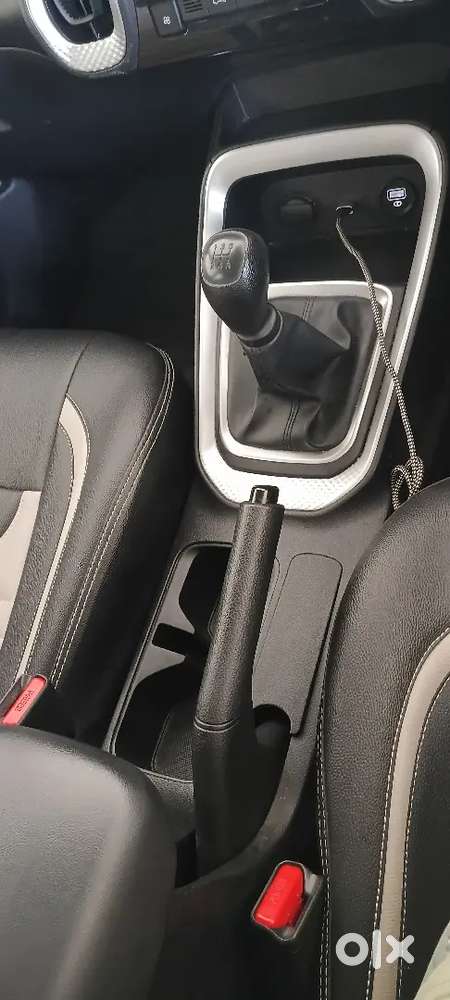 Kia Sonet 2021 Petrol 30000km Driven