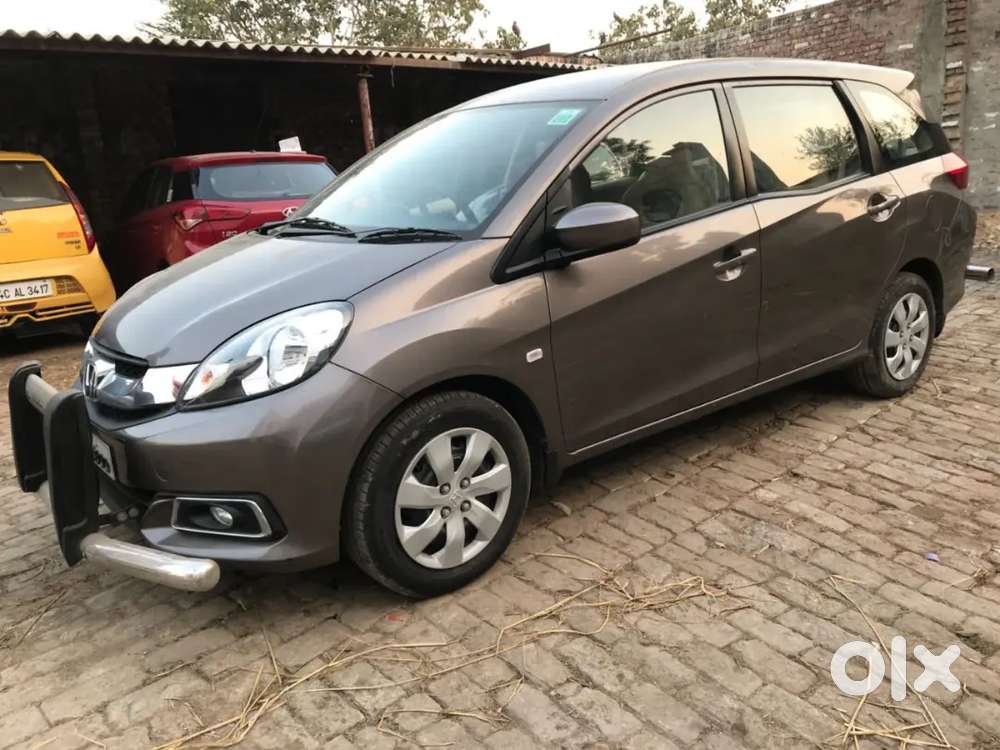 All New Honda Mobilio With One Hand Driven And Non Touched Engine.
