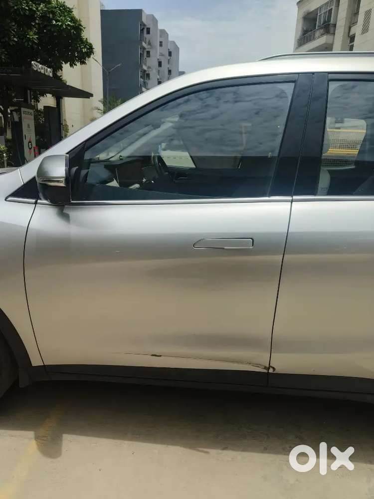 023 Mahindra Xuv700 Ax7l  Feb 2023  25,000 Km  Single Owner  Ncr