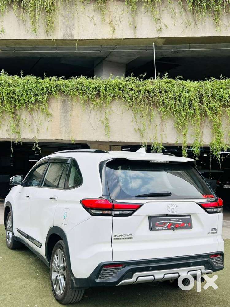 Toyota Innova Hycross 2.0 Zx Hybrid 7 Str, 2024, Petrol