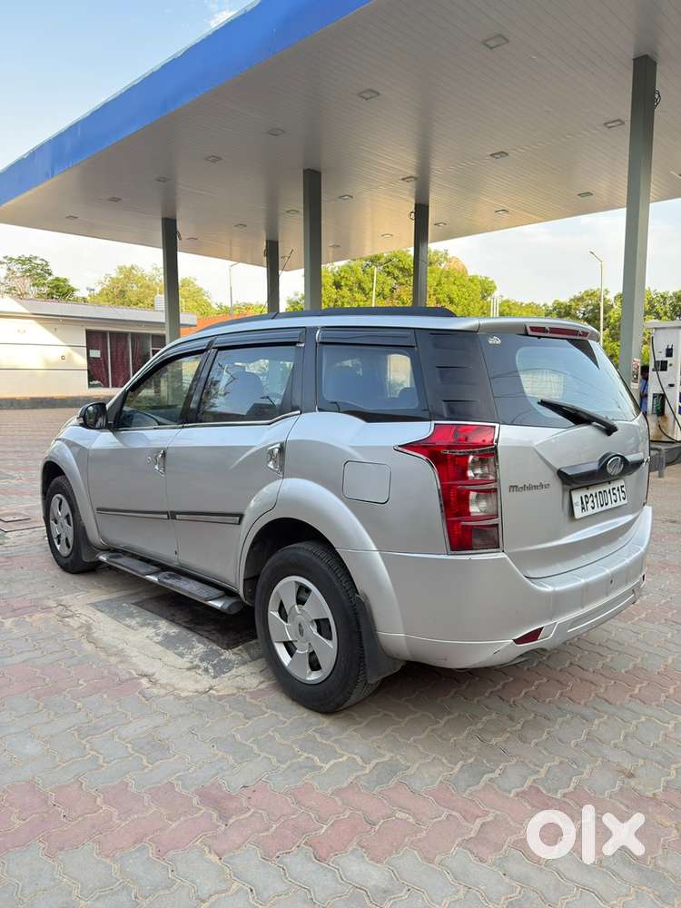 Mahindra Xuv500 Showroom Maintain