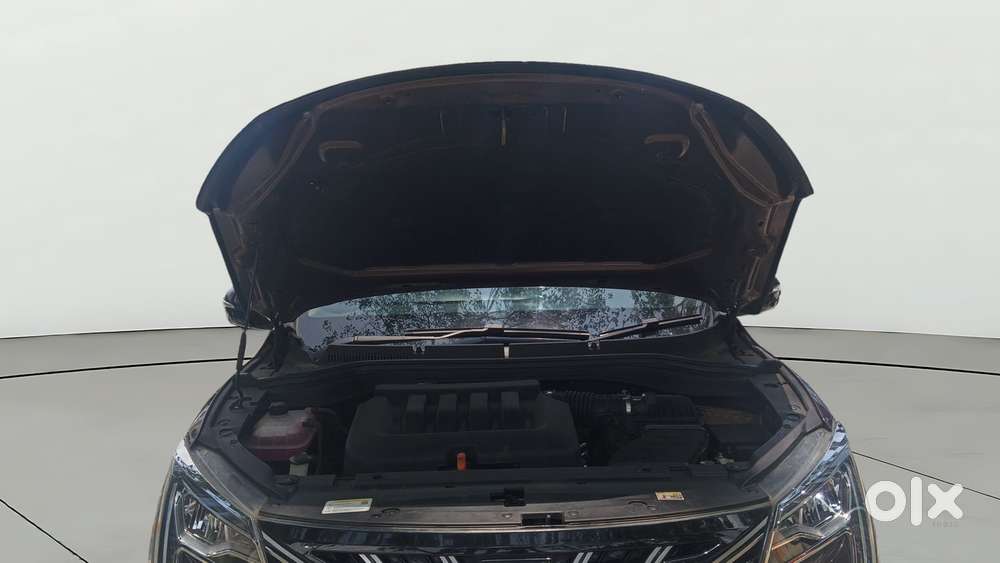 Mahindra Xuv700 2.0 Ax 7 Petrol At Luxury Pack Str, 2025, Petrol