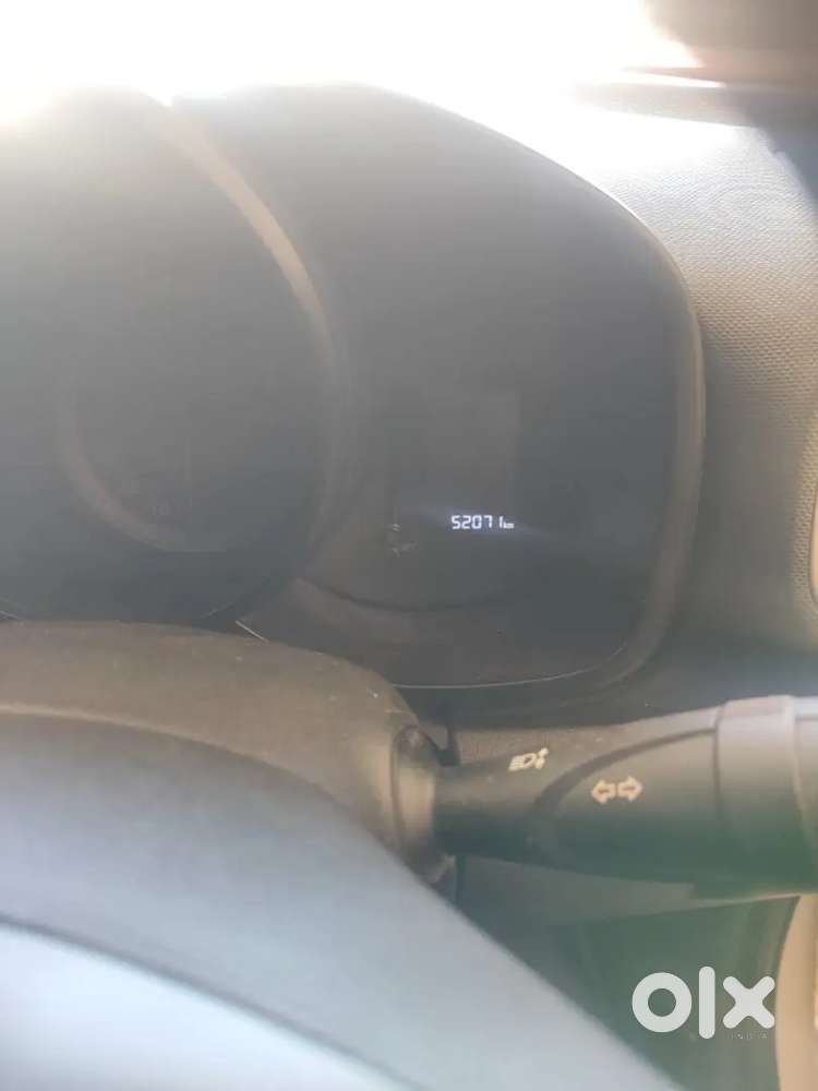 Hyundai Venue 2021 Petrol 52000 Km Driven