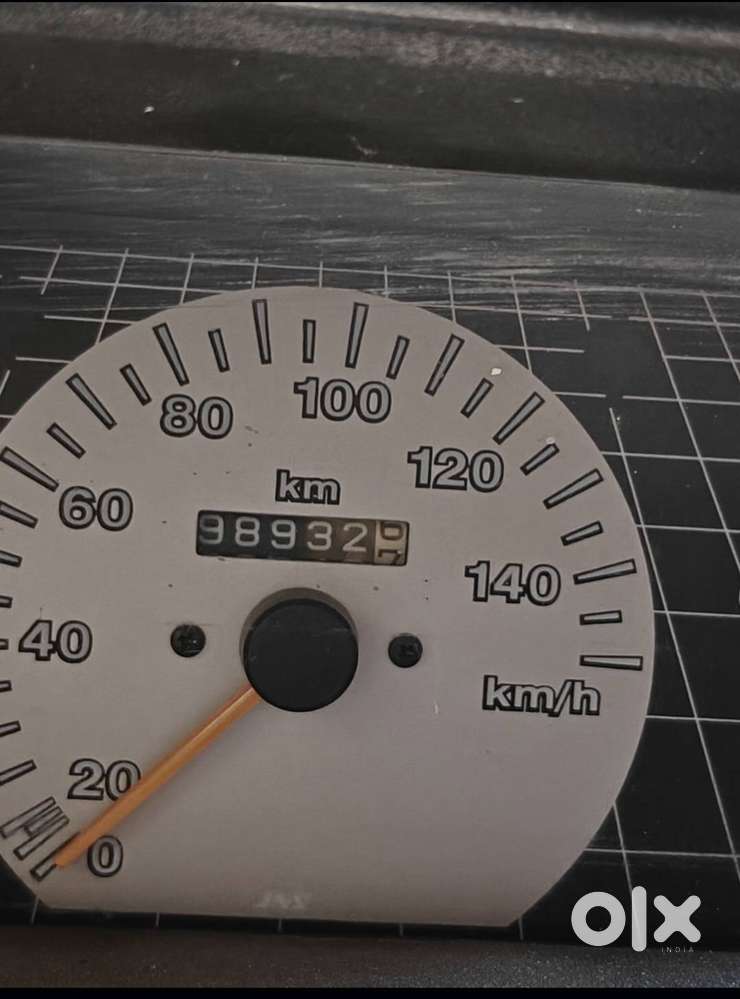 Maruti Suzuki 800 - Bright Red