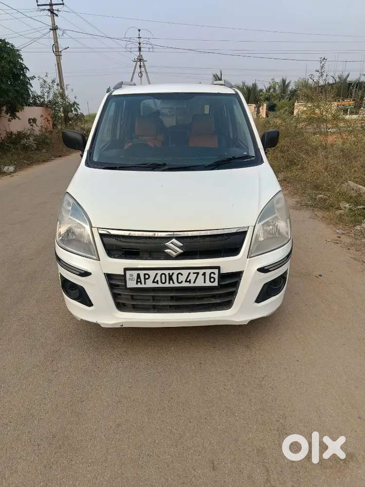 Maruti Suzuki Ciaz 2016 Zdi Plus, Push Start Button