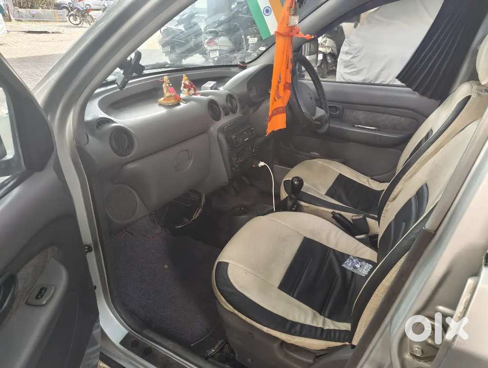 गाडी चालु आहे गाडीचे दोन टायर नवीन आहेत साऊंड सिस्टीम आहे