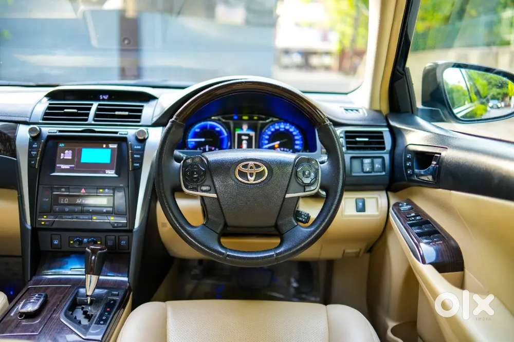 Toyota Camry 2016 Electric 74000 Km Driven