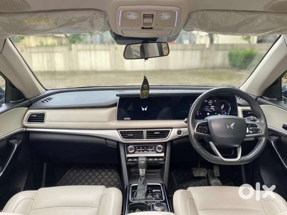 Mahindra Xuv700 2.2 Ax 7 Diesel At Luxury Pack Str Awd, 2023, Diesel