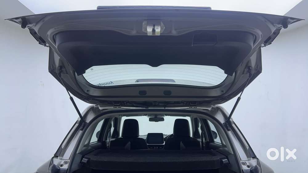 Maruti Suzuki Brezza 1.5 Zxi At Smart Hybrid Dual Tone, 2023, Petrol