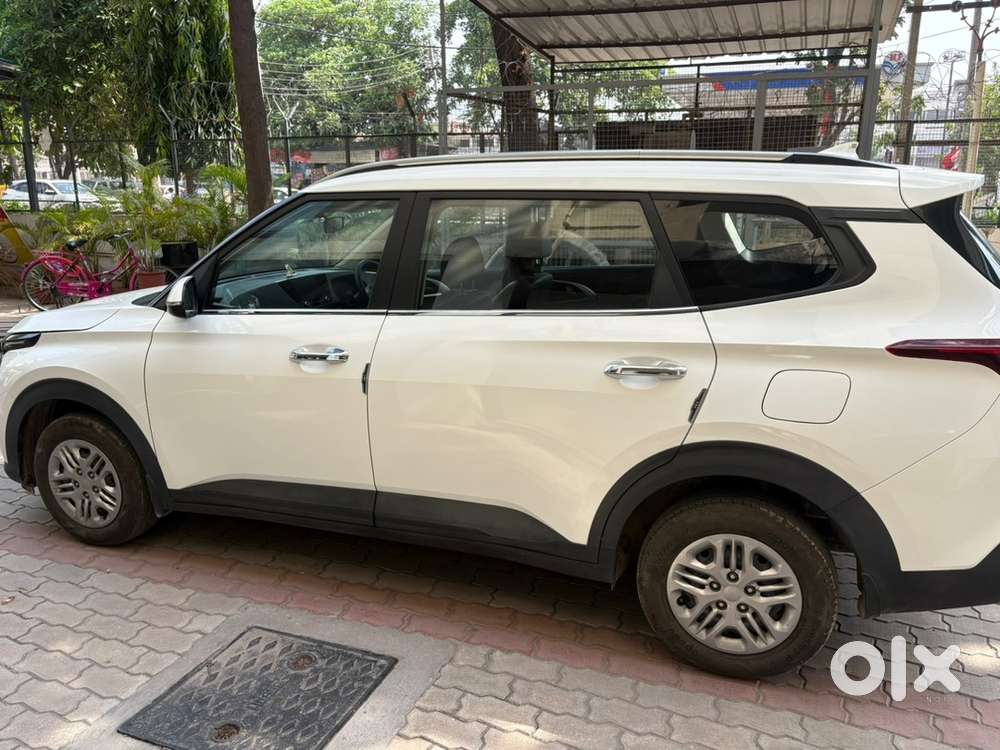 Kia Carens 2023 Petrol Manual Impeccable Condition