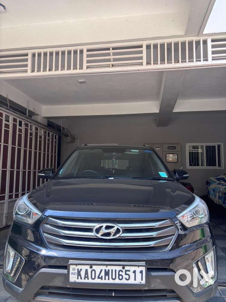 Well Maintained Black Colour With Dynamic Swipe Rear Indicators