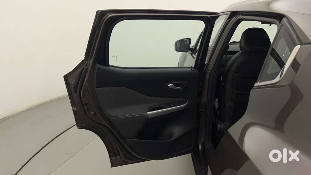 Nissan Magnite 1.0 Xv Premium, 2021, Petrol