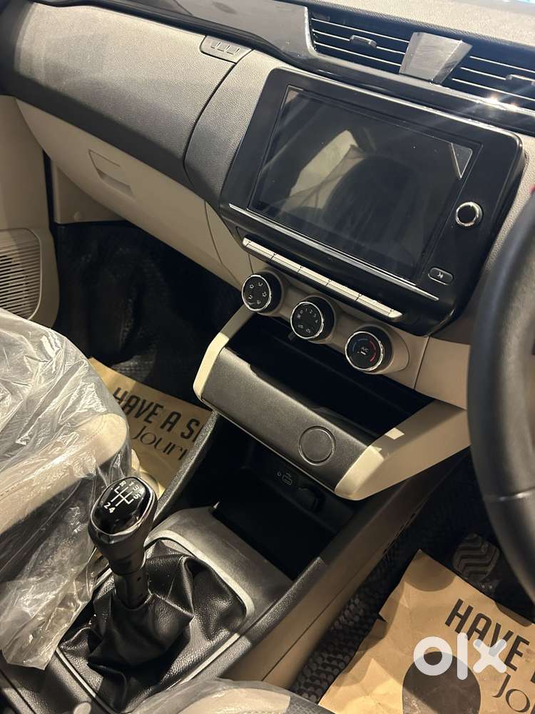 Renault Triber Rxt, 2025, Petrol