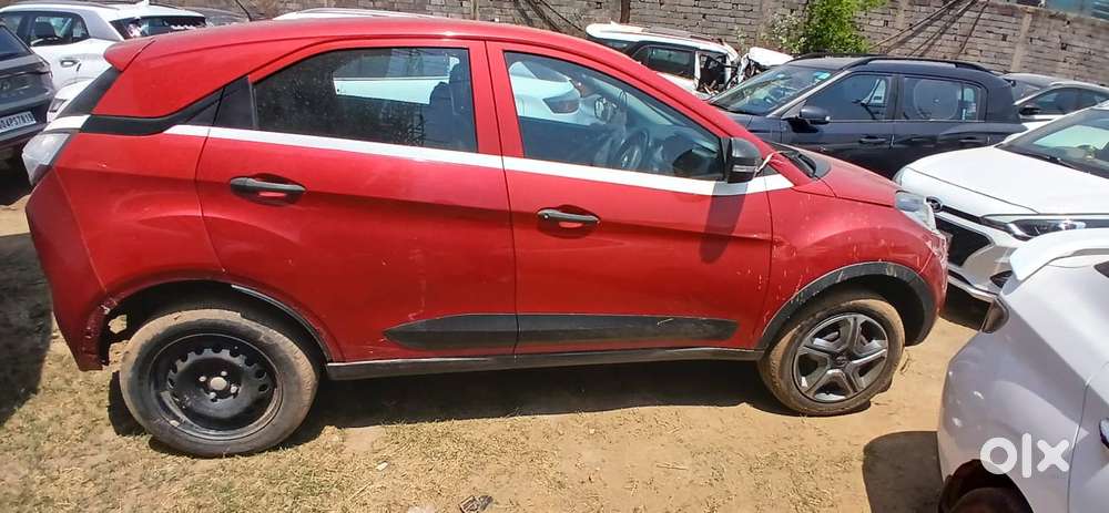 Tata Nexon 1.2 Revotron Xm (s), 2018, Petrol