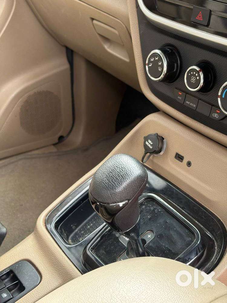 Mahindra Tuv 300 Mhawk100 T8 Amt, 2016, Diesel