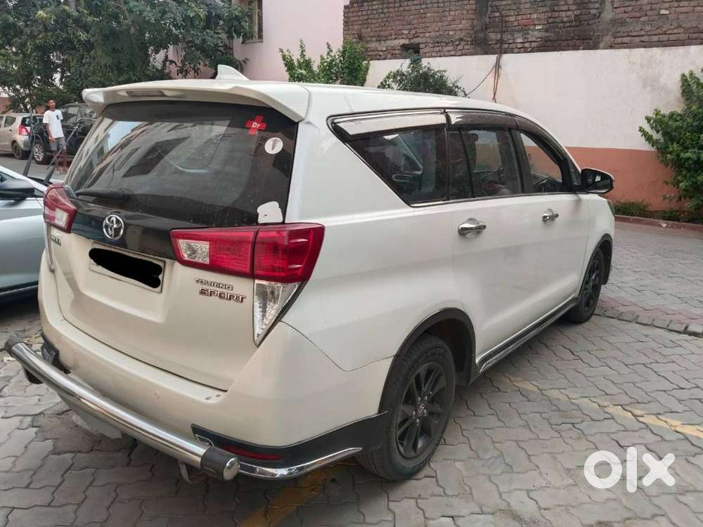 Toyota Innova Crysta 2.8 Touring Sport.