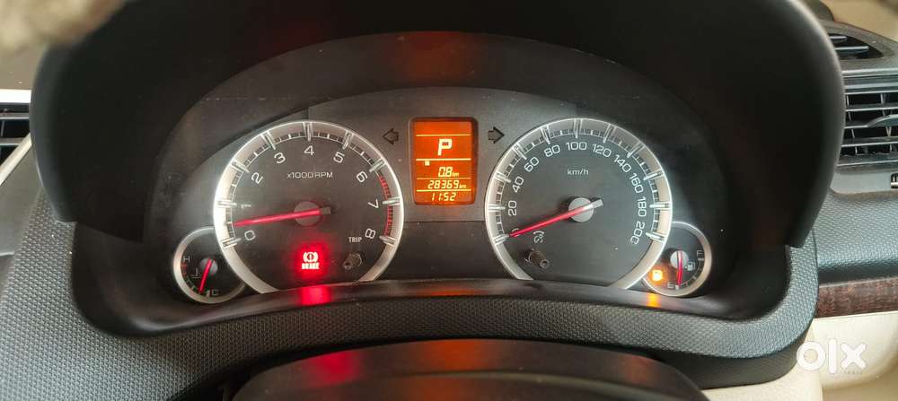 Maruti Suzuki Swift Dzire Amt Vxi, 2013, Petrol