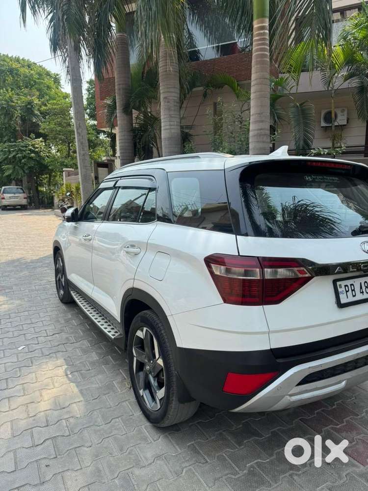 Hyundai Alcazar 2022 End Month Diesel Well Maintained