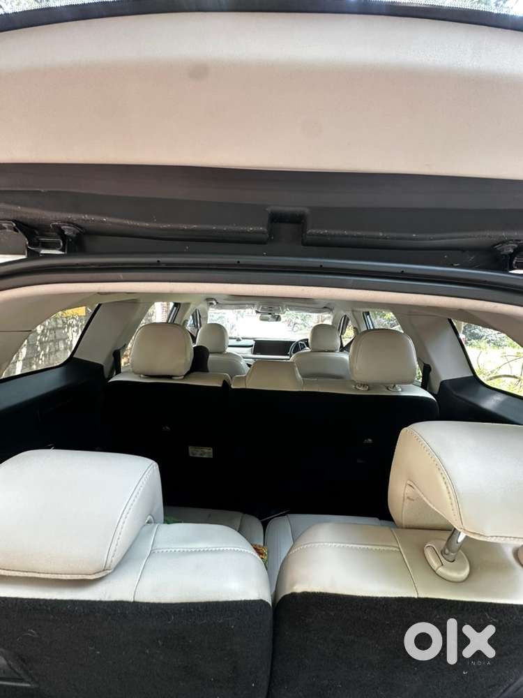 Mahindra Xuv700 Petrol Well Maintained