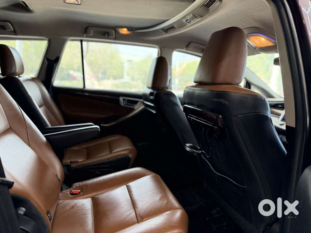 Toyota Innova Crysta 2.8 Zx At 7 Seater, 2016, Diesel