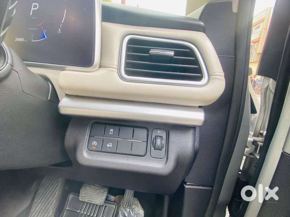 Mahindra Xuv700 2.0 Ax 7 Petrol At Str, 2023, Petrol