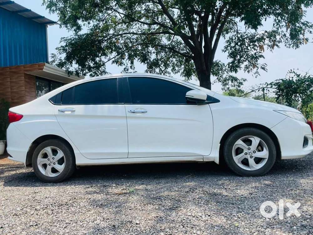 Honda City Petrol 2015 Sunroof, Push Button Start