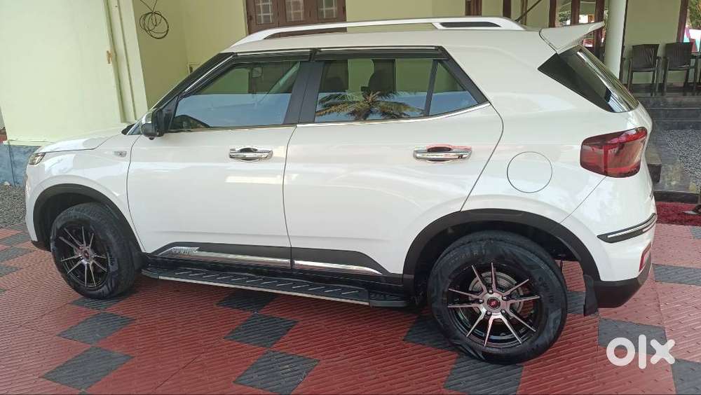 Hyundai Venue 2021 Petrol Well Maintained