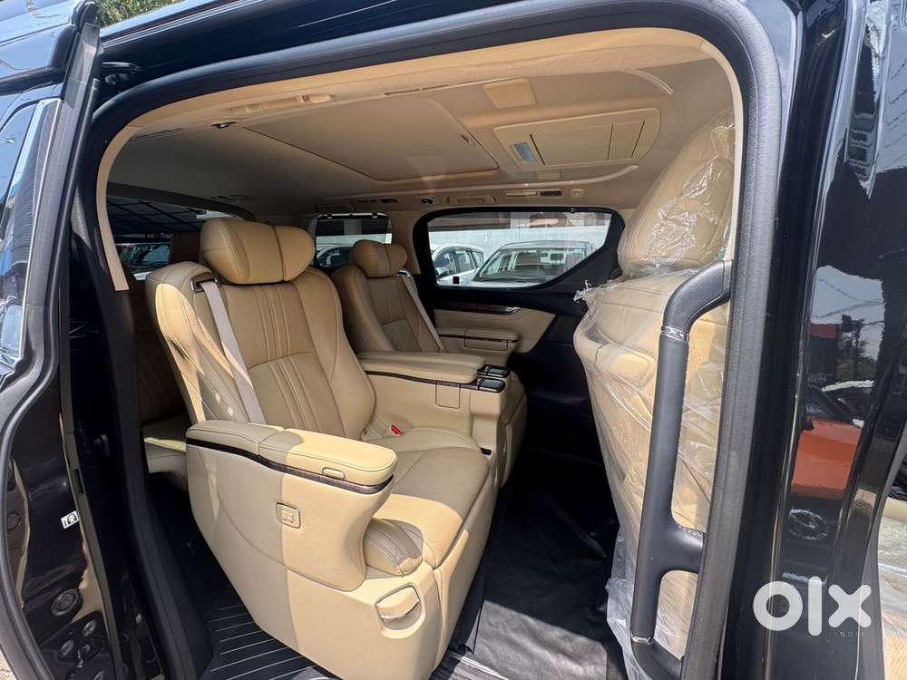 Toyota Vellfire Vip – Executive Lounge, 2022, Petrol
