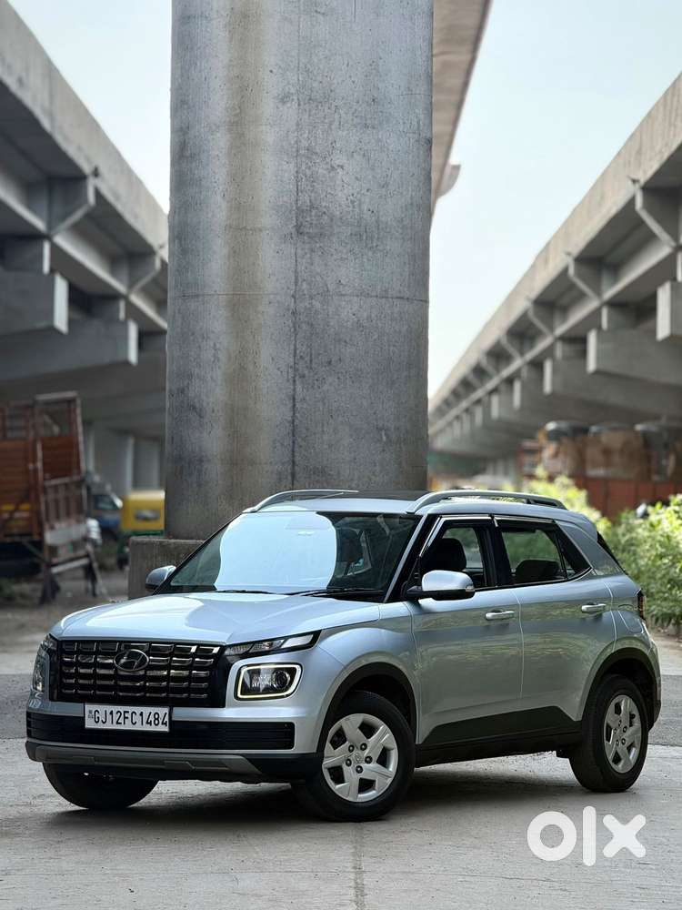 Hyundai Venue Sx Dual Tone, 2022, Cng & Hybrids