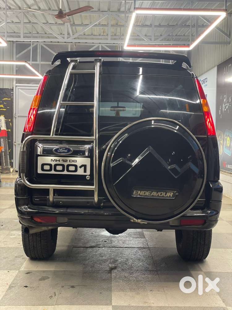 Black Ford Endeavour  0001 Number  Old-school Suv