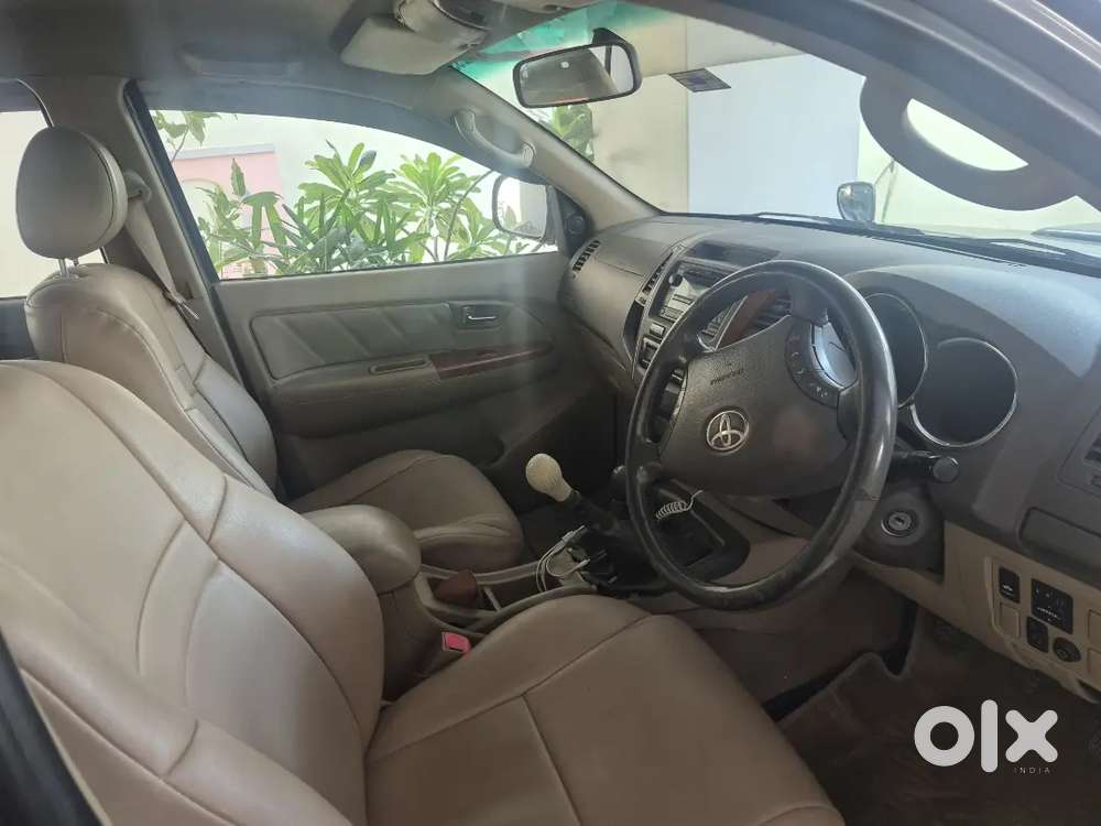 Toyota Fortuner 2010 Diesel 142000 Km Driven Urgent Sale.