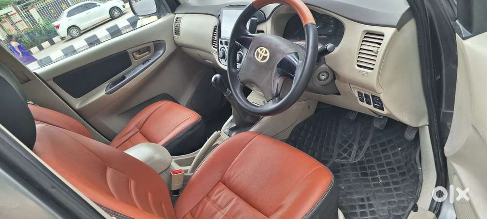 Toyota Innova 2.5 E Diesel Ps 7-seater, 2012, Diesel
