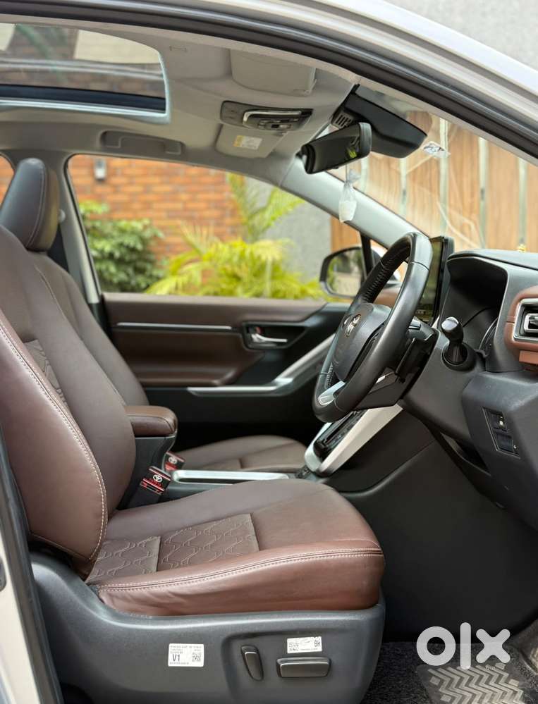 Toyota Innova Hycross 2.0 Zx Hybrid 7 Str, 2025, Petrol