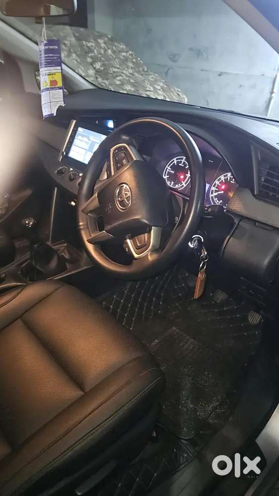 Toyota Innova Crysta 2022 2.4 G Mt 8 Str Delhi Registered
