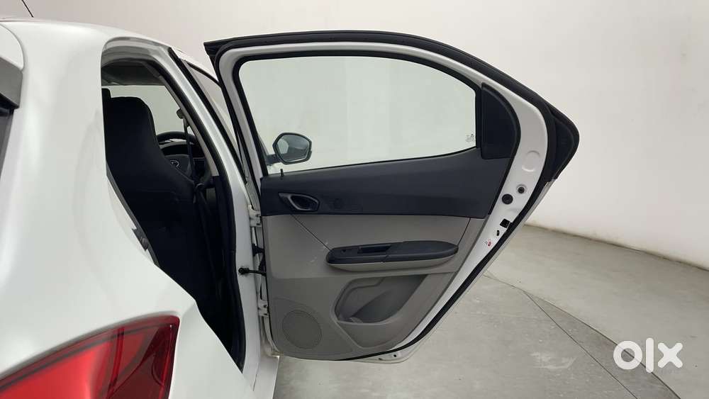 Tata Tiago 1.2 Revotron Xt, 2018, Petrol