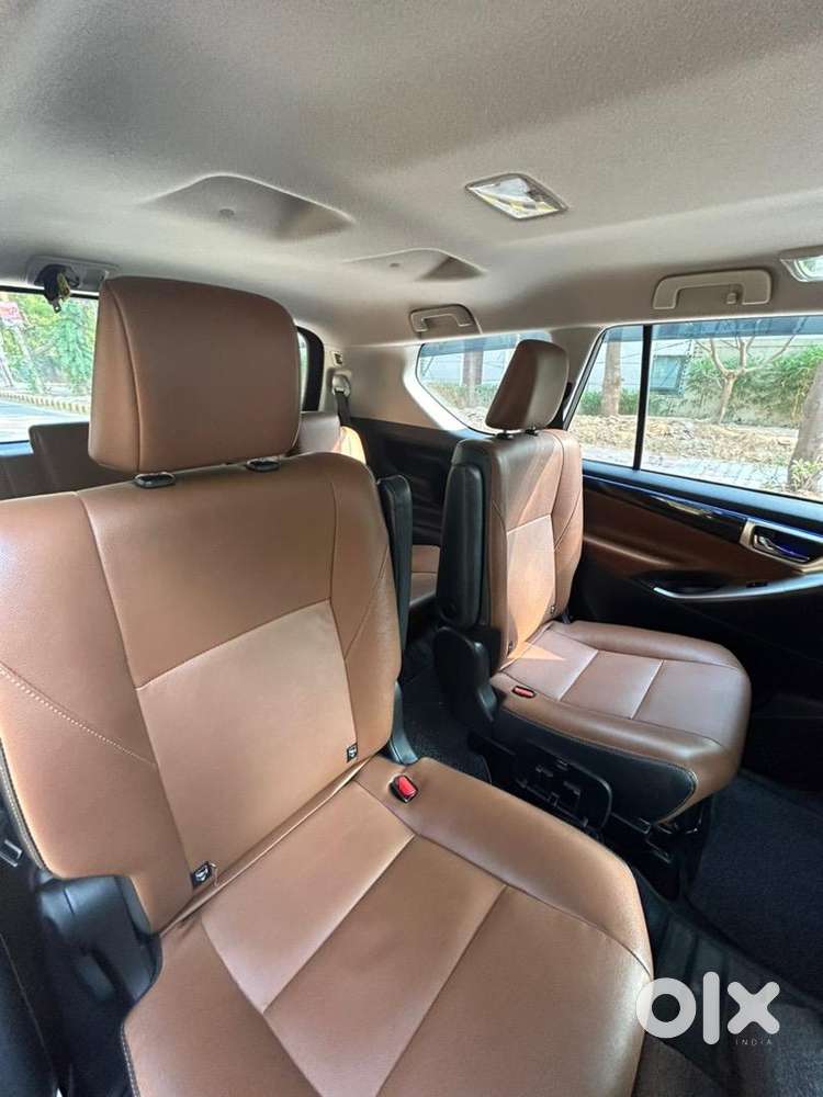 Toyota Innova Crysta (2022)