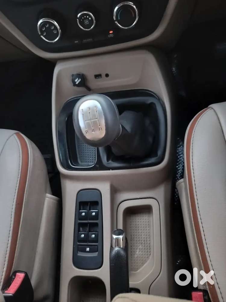 Mahindra Tuv 300 T 8