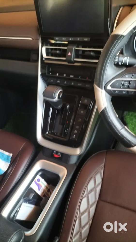 Toyota Innova Hycross 2025 Petrol 8500 Km Driven